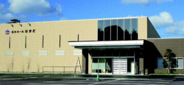 虹のホールはまだ外観